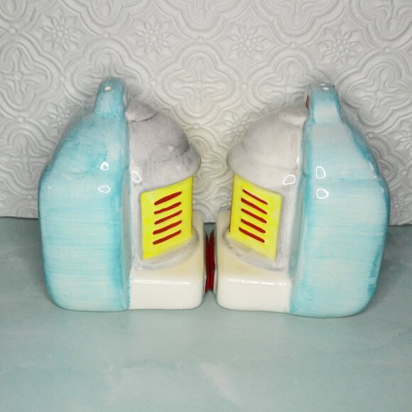 Pair Of Retro Look Salt And Pepper Shakers American Diner Jukebox Design Fun - Picture 3 of 7